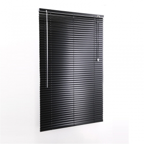 tirai aluminium warna hitam